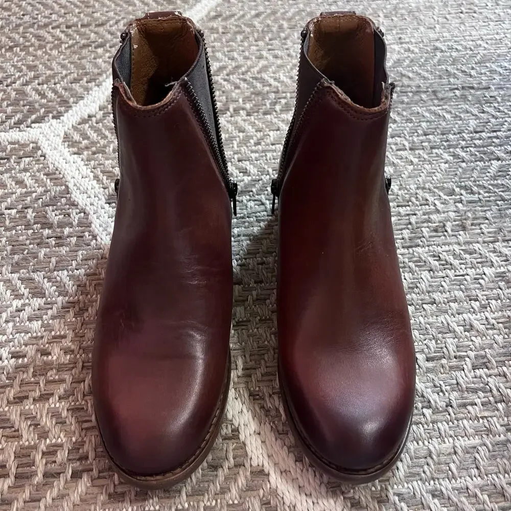Frye Carly Zippper Chelsea Boot Sz 6.5B